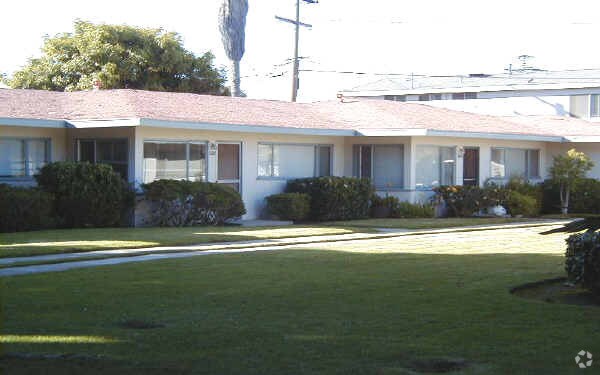 Building Photo - 1500-1600 Clay St