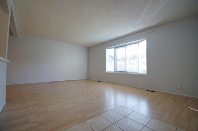 Building Photo - 6260 Camsell Cres