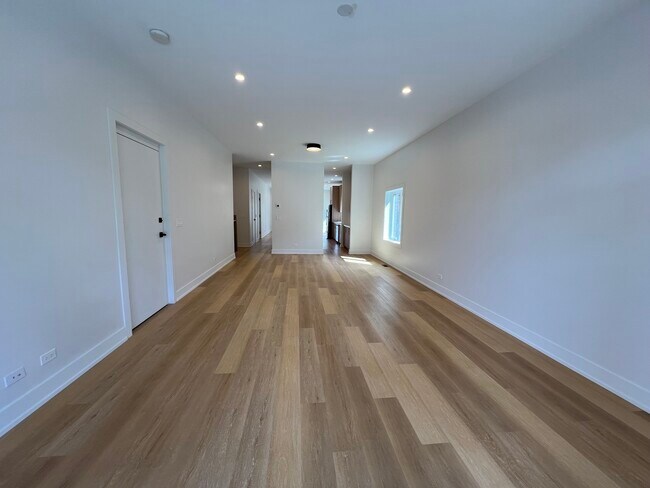 Foto del edificio - 2042 W Washington Blvd