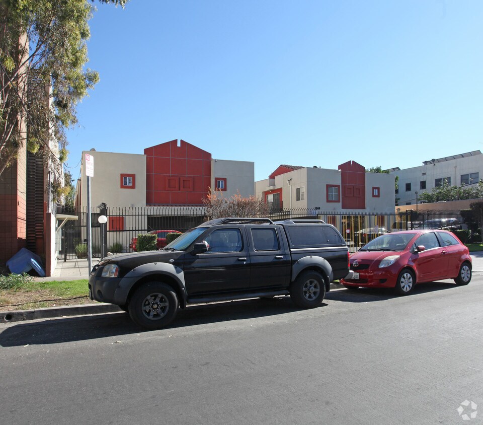 Building Photo - 1240-1246 N Berendo St
