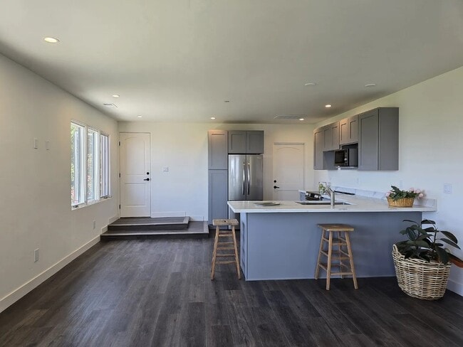 Building Photo - 12649 Oakglen Dr