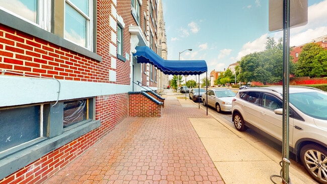 Photo - Hampton Court Apartments