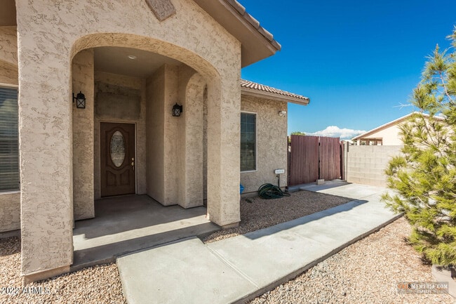 Building Photo - 10478 W Fernando Dr