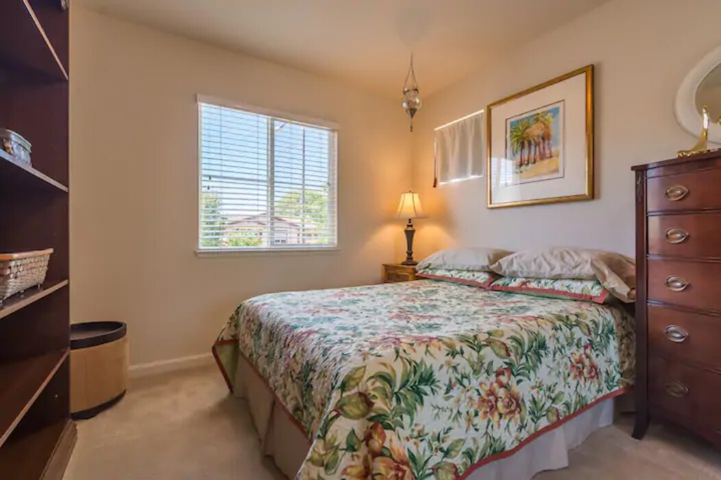 Bedroom w/Double Bed - 46 Pizarro Ave