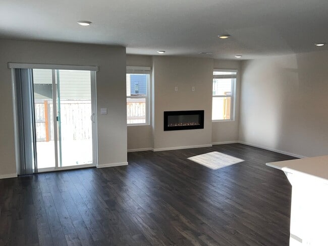 Foto del edificio - LIKE NEW Spacious 2 Story Home on Corner Lot - Kemper Grove / Ridgefield, WA