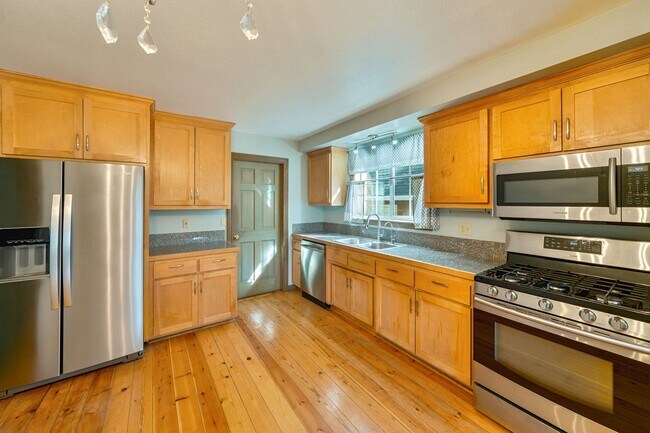 Foto del edificio - Craftsman Retreat in Camino – Updated 4BR Home on Quiet Lot!
