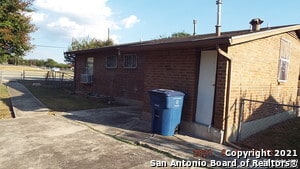 Building Photo - 2603 Lombrano St