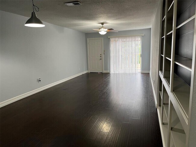 Building Photo - 856 Wax Myrtle Ln