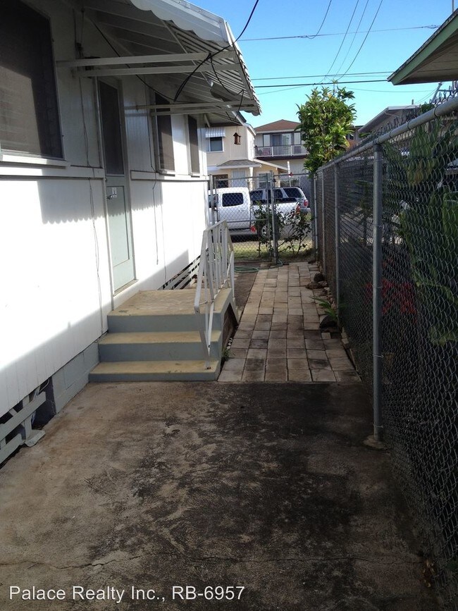 Foto del edificio - 3 br, 1 bath Apartment - 808 Olokele Avenue