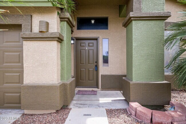 Building Photo - 15875 W Woodlands Ave