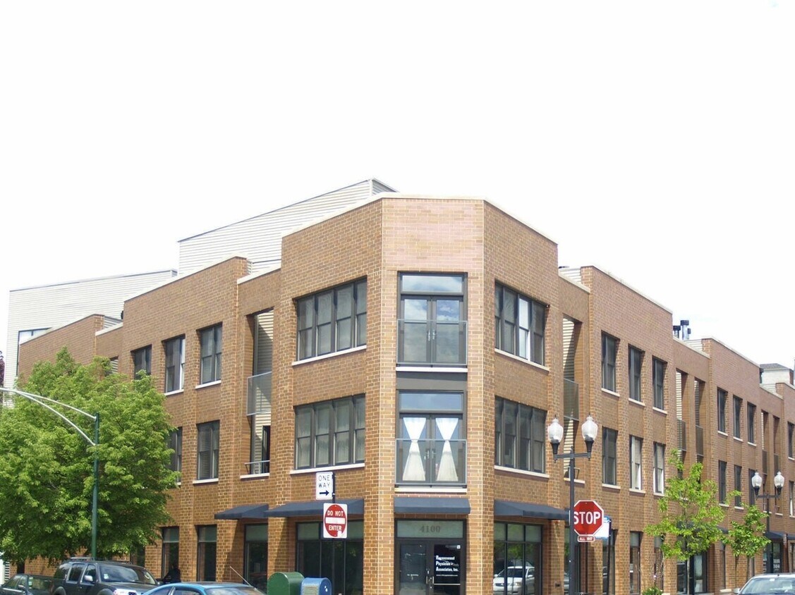 Primary Photo - 2040 W Belle Plaine Ave