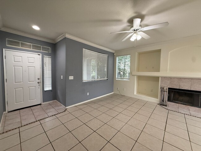 Building Photo - Laguna West Home with Spacious Backyard!