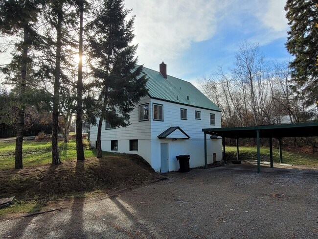 Building Photo - Whitefish 4 bedroom Unfurnished Home