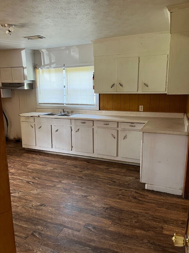 Building Photo - 3 Bed 1 Bath House