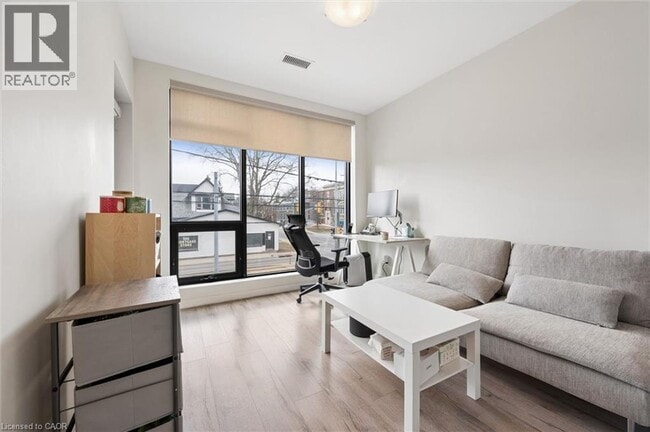 Building Photo - 690 King St W