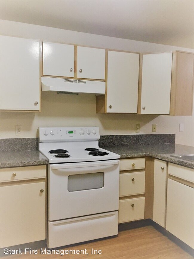 Building Photo - 312-318 SE 160th Ave
