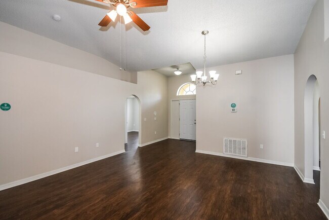 Foto del edificio - 7428 Prosperity Park Rd N