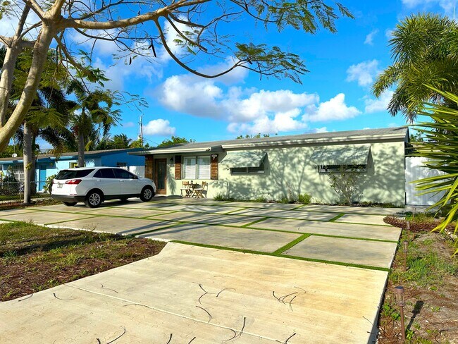 Building Photo - 1141 N 71st Ave