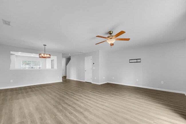 Foto del edificio - 3-Bedroom Townhome in Highland Creek – Ava...
