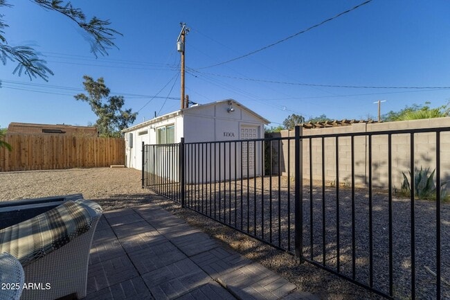 Foto del edificio - 1950 W Palm Ln