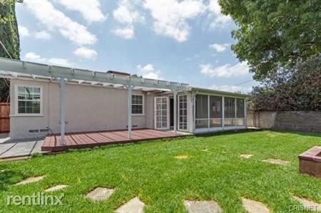 Foto del edificio - 17637 Calvert St