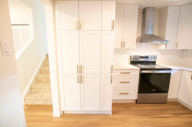 Building Photo - Byron Beauty!   2+ Den Home * Garage * Insuite Laundry * AVAIL NOW