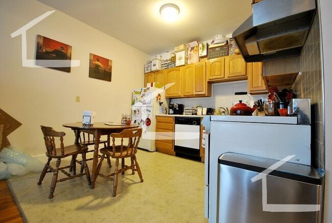 Foto del edificio - 170 Winthrop Rd