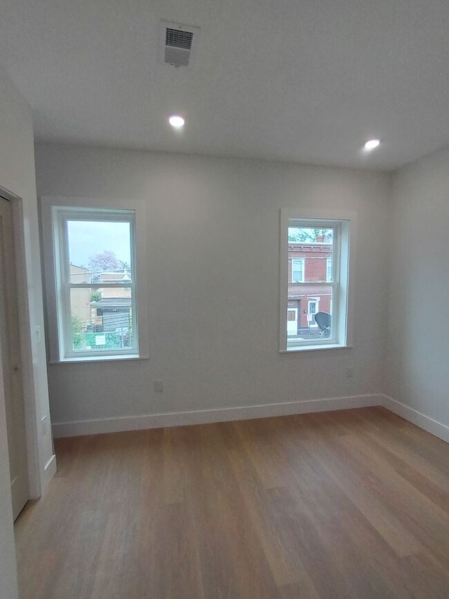 Foto del edificio - Newly Renovated 2BD/1BA in Fairhill - Avai...