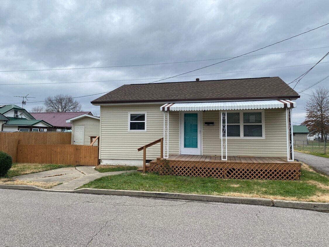 1239 McClung Ave, Barboursville, WV 25504 House Rental in