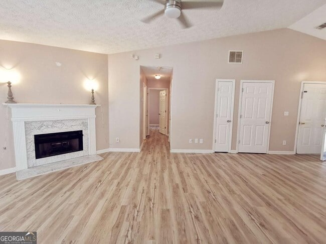 Building Photo - 2100 Racquet Club Cir NW
