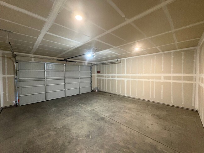 Foto del edificio - 241 E Tyler Ave