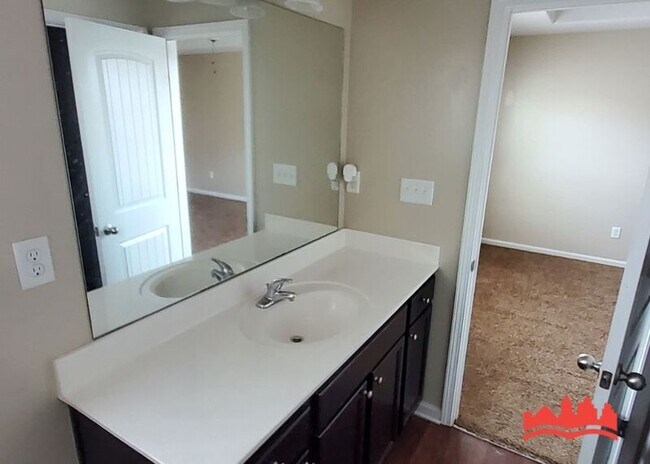 Foto del edificio - 2744 Maggie Woods Pl