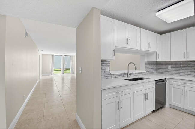 Building Photo - 5574 Witney Dr