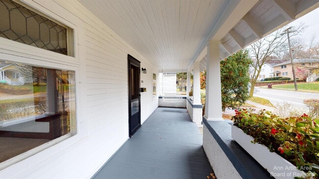 Foto del edificio - 1705 Jackson Ave