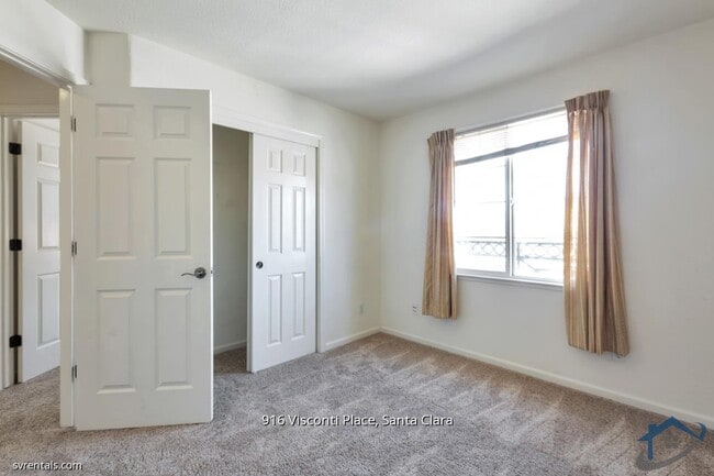 Building Photo - 916 Visconti Pl