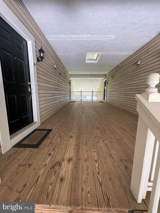 Foto del edificio - 8301 Bluebird Way