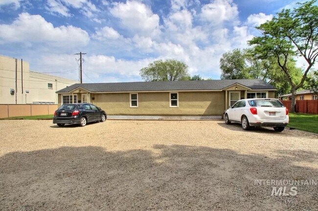 Building Photo - 4900 W Franklin Rd