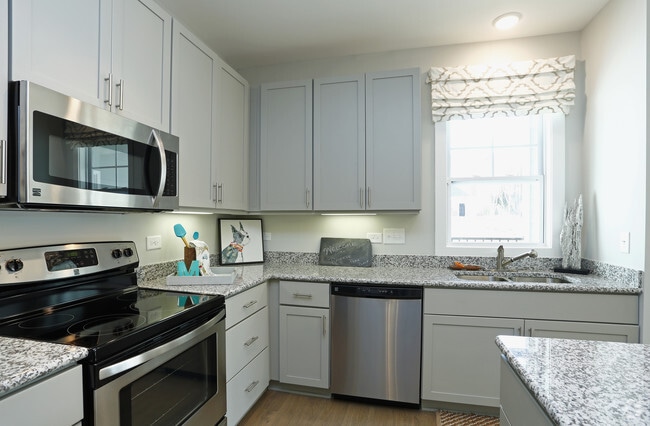 1BR, 1BA - 961sf 1.2- Kitchen - Park Place Apartments