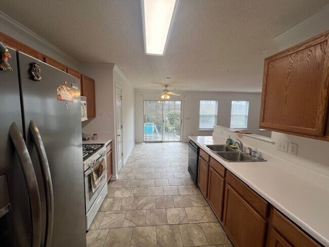 Building Photo - Charming Ranch Style Home