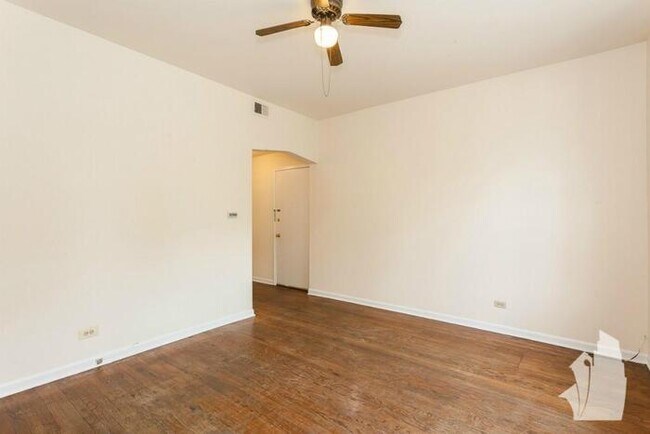 Foto del edificio - 2314 N Kedzie Blvd