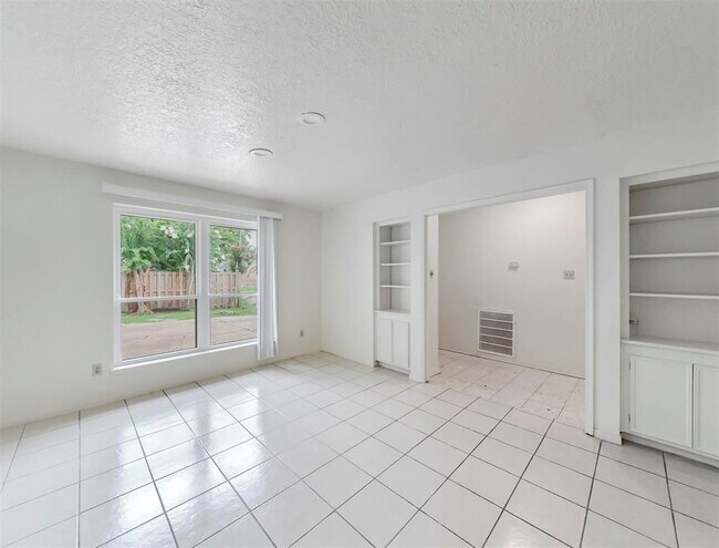 Foto del edificio - 6127 Sanford Rd