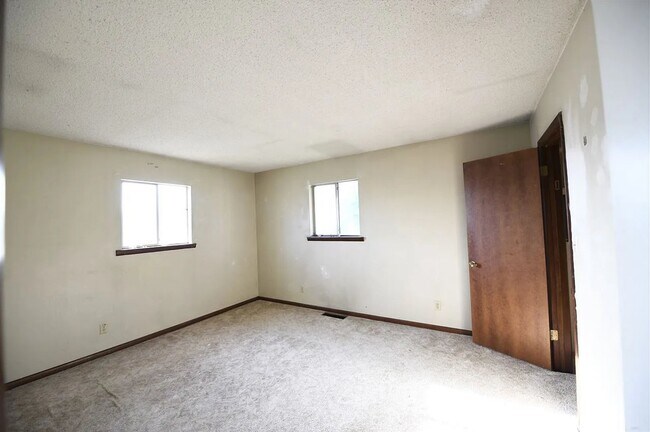 Foto del edificio - COMING SOON! Corner lot home with fenced b...