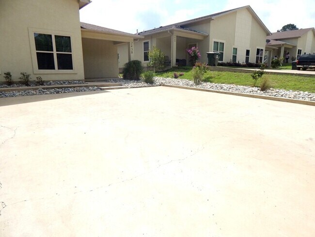 Building Photo - 2434 Haverhill Dr