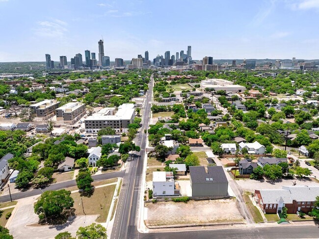 Foto del edificio - 2108 Rosewood Ave