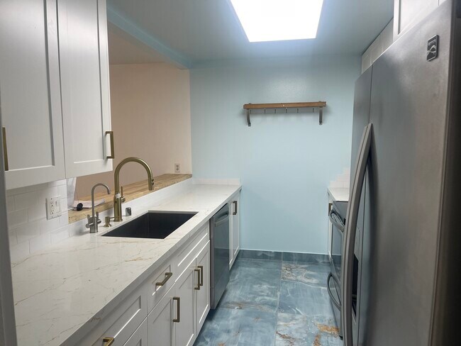 Foto del edificio - 1127 E Del Mar Blvd