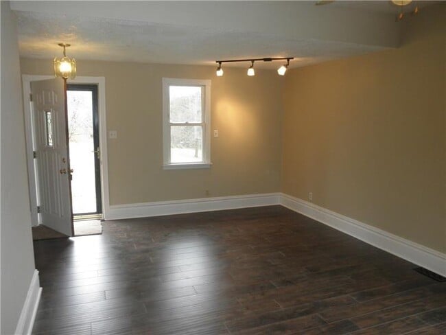 Building Photo - 27 Grandview Ave