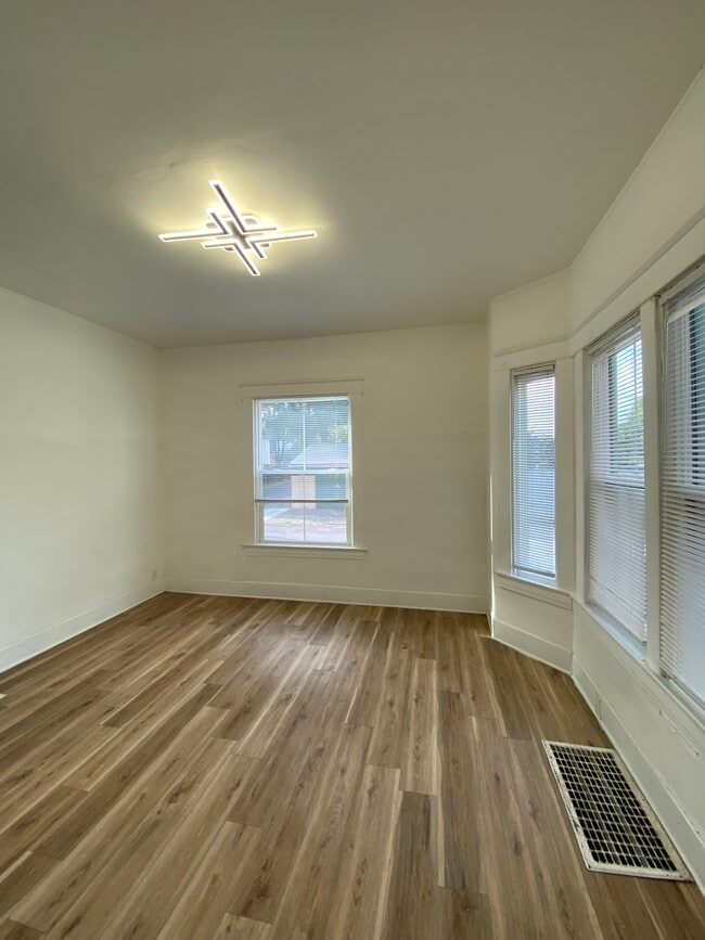 Building Photo - 407 Shelby Pkwy