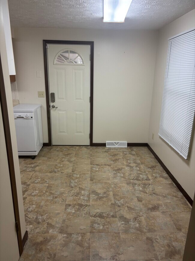 Foto del edificio - 2960 Thackeray Ave NW