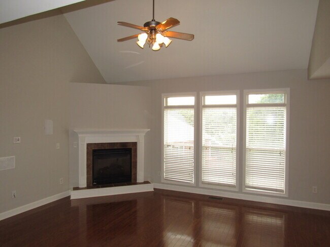 Building Photo - Large Hermitage home in Walden Woods- beau...
