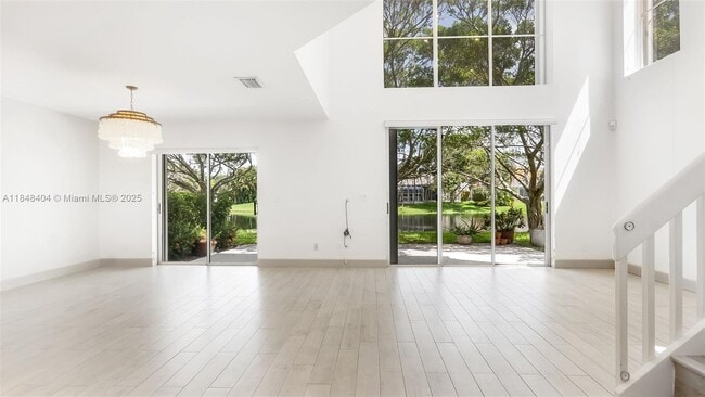 Foto del edificio - 909 Garnet Cir